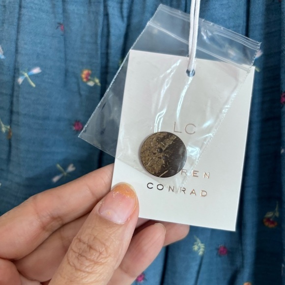 LC Lauren Conrad Square Neck Puff Sleeve Top Blouse Size Medium Button Front NWT - Picture 6 of 9